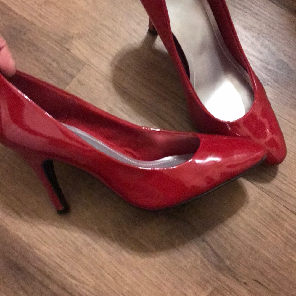 Red heels - Picture 2 of 3